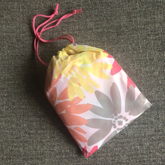 STUDENT LOUNGE Floral Laundry Bag - Picture 1 of 4